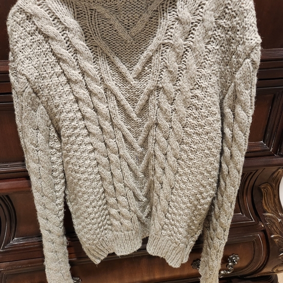 Jun & Ivy Francescas Turtleneck Cable Knit Chunky Sweater - Picture 3 of 8